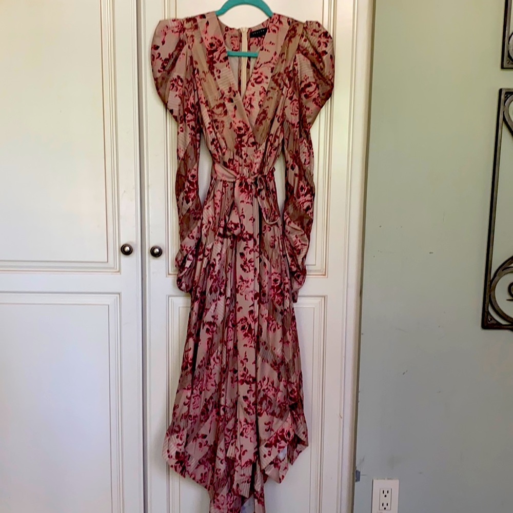 Pretty feminine romantic dress- perfect for brunch